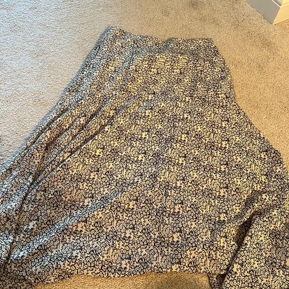 Lulus black and cream skirt!